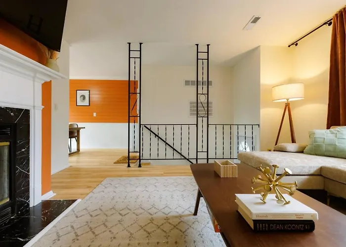 Cozy Long Near Downtown And Workspace Ferienhaus