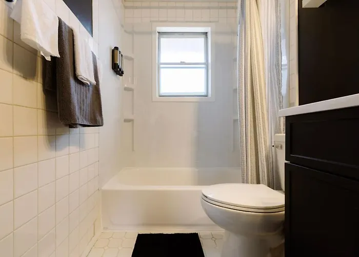 Cozy Long Near Downtown And Workspace