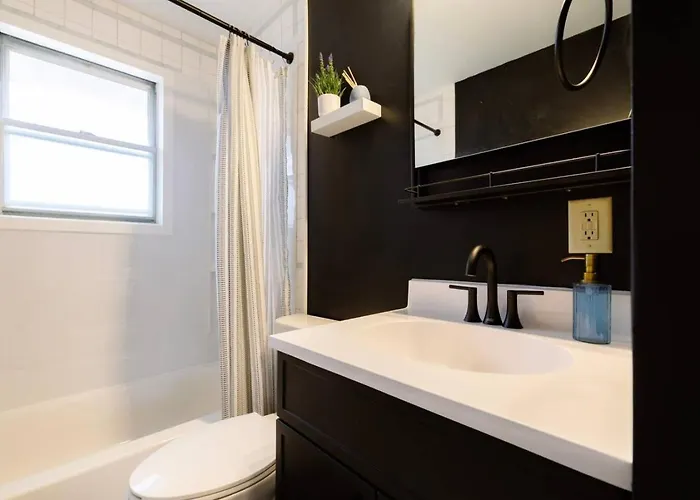 Cozy Long Near Downtown And Workspace Ferienhaus