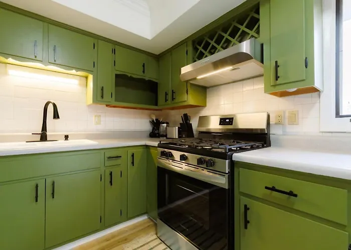 Cozy Long Near Downtown And Workspace