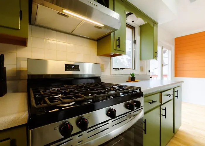 Cozy Long Near Downtown And Workspace Ferienhaus