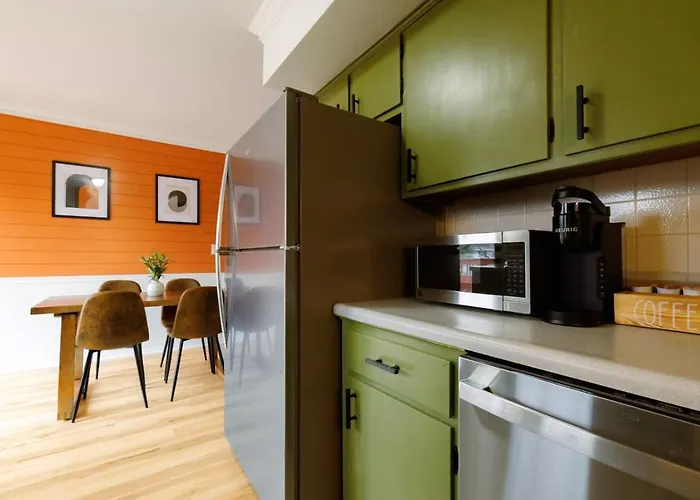 Cozy Long Near Downtown And Workspace