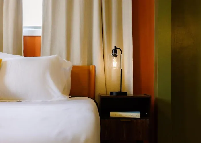 Cozy Long Near Downtown And Workspace